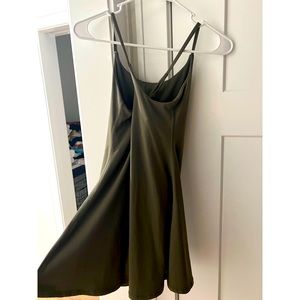 Halara- everyday cloudful 2-in-1 activity dress wanna be -green